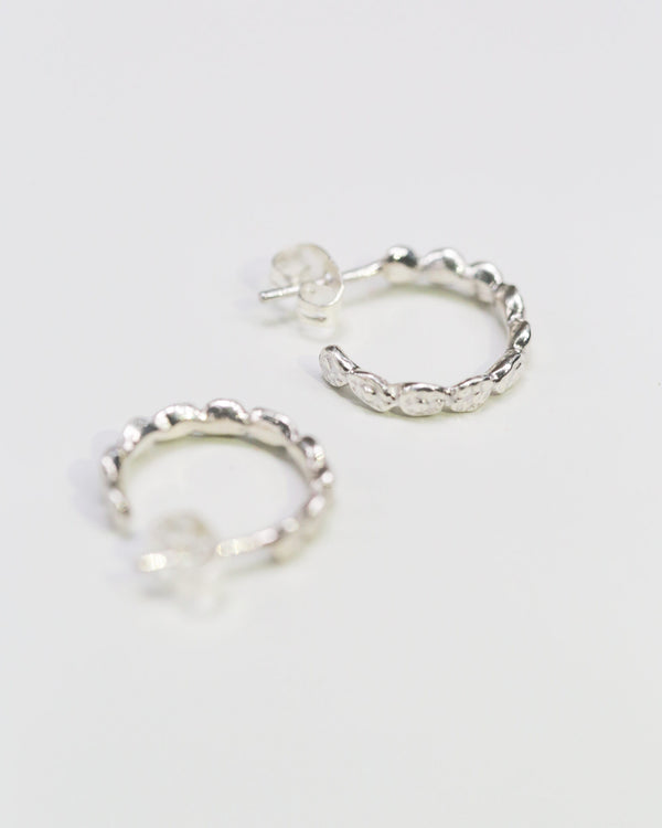 Pebble Hoops Silver Ohrringe)