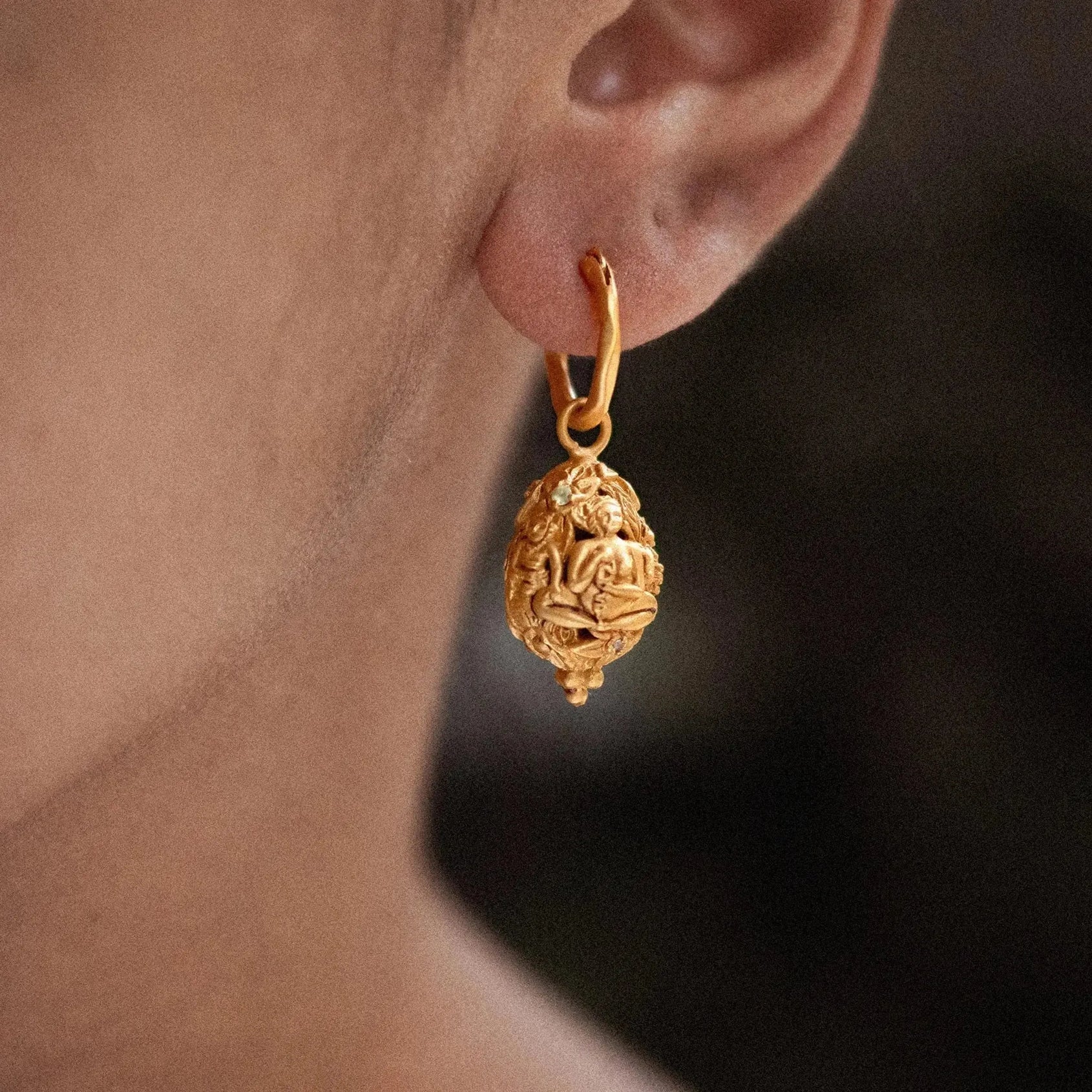 Held to Hold Hoop Ohrringe