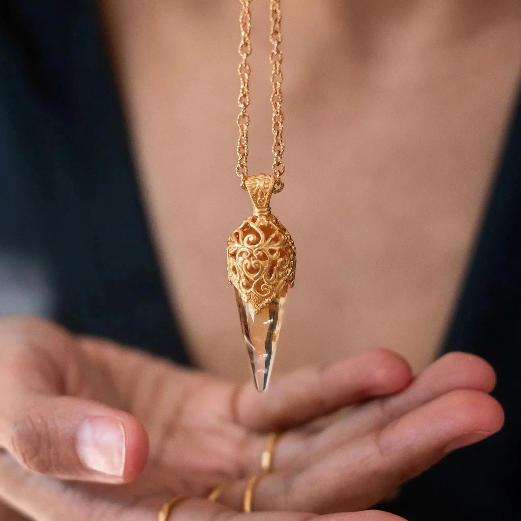 Inner Sun Pendulum -Halskette mit Facettiertem Citrin & Balinesischem Design - Ananadasoul