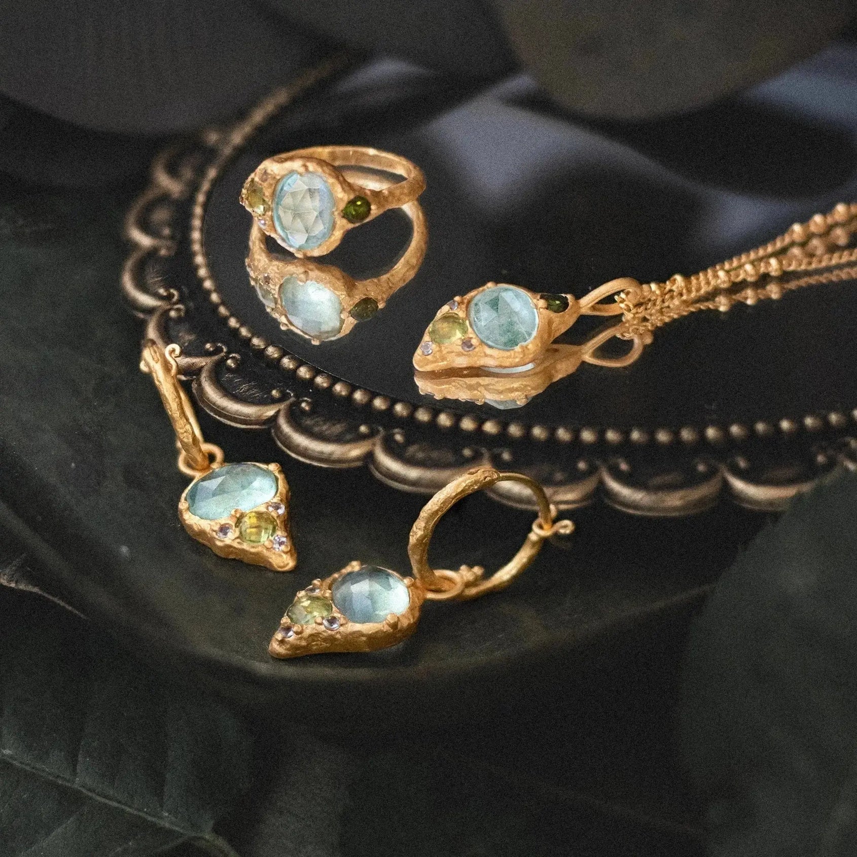 Wild Treasures • Hoop Ohrringe